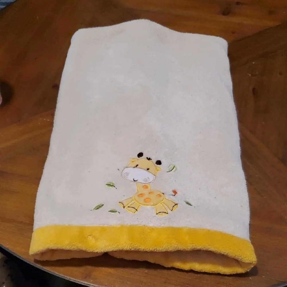 Charming Cream and Yellow Blanket with Giraffe Motif